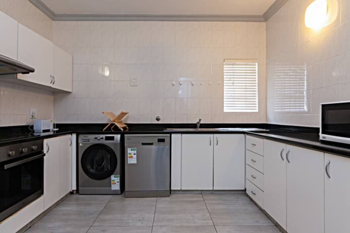 Waikiki D3 Kitchen (2)